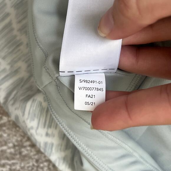 EUC Athleta Printed Run With It 4.5" Short Activewear Performance Gray Size 2X - Picture 9 of 11